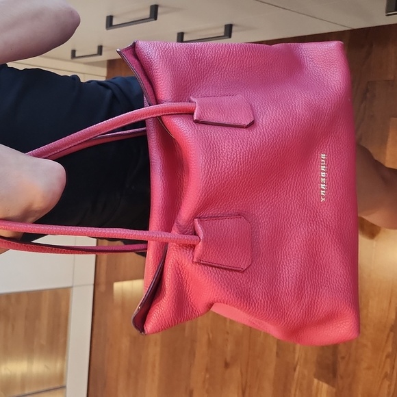 Red leather Burberry purse - Picture 11 of 12